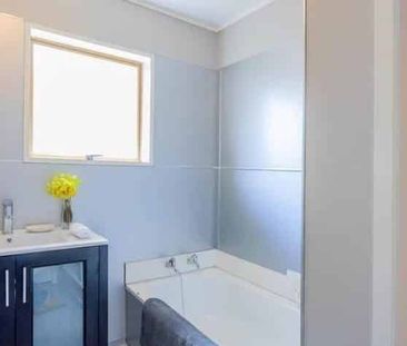 Convenient 2-Bedroom Unit Near Sylvia Park - Photo 3