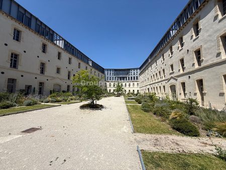 APPARTEMENT 1 PIECE AVEC JARDINET AVIGNON CENTRE-VILLE, - Photo 4