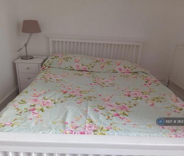 1 bedroom in a flat share to rent - Photo 5