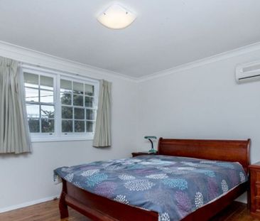 Spacious Family Home in a Highly Desirable Location&excl;&excl; - Photo 1