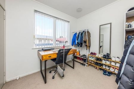PAPAKURA, 3 BEDROOMS - Photo 5