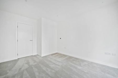 2 bedroom flat in Anax Street - Photo 5