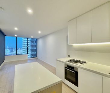 Luxury One-Bedroom Apartment with Views and Private Balcony - Photo 3
