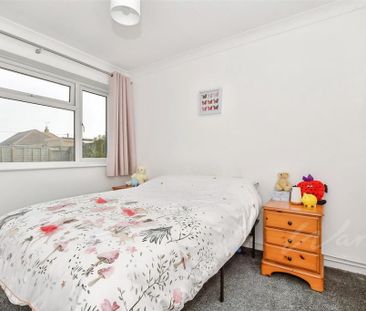 3 bedroom semi-detached bungalow to rent - Photo 6