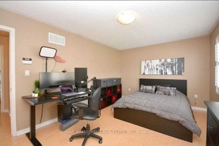 Property For Lease | W9056436 - Photo 3