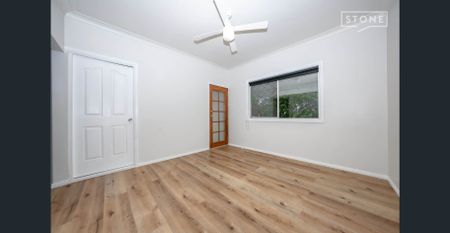 Lovely fresh home located in a central location just 350m from the lakes shore & 1km from the Swansea main shopping strip - Photo 4