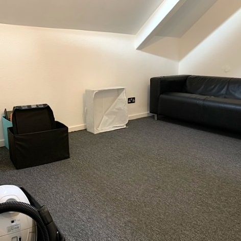 £850 PCM, One Bedroom Second Floor Flat in Penarth Road, Grangetown, Cardiff, CF11 6FR - Photo 1