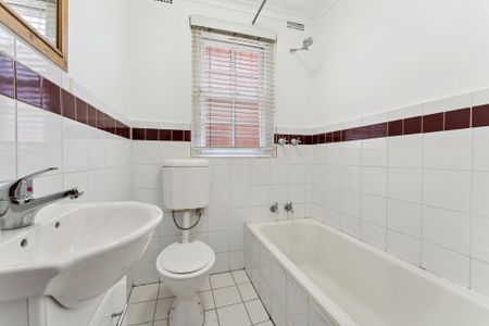 Ground level two bedroom with parking - Photo 4