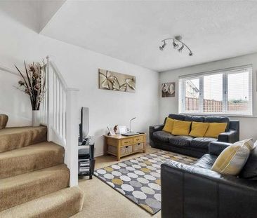 Lowestoft Drive, Cippenham, SL1 - Photo 2