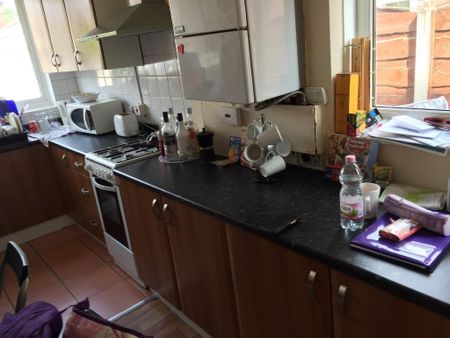 4 bedroom semi-detached house to rent - Photo 5