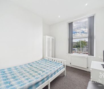 4 bedroom terraced house to rent - Photo 2