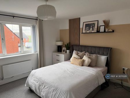3 bedroom semi-detached house to rent - Photo 3
