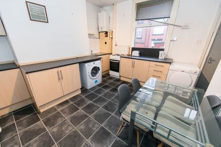 Norwood Grove, Hyde Park, Leeds - Photo 4