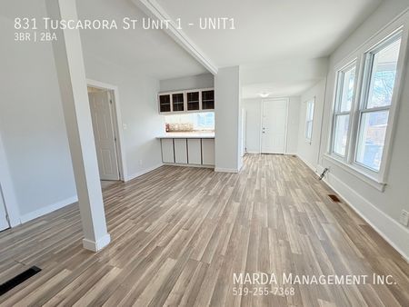 UPDATED 3-BEDROOM/2-BATH MAIN FLOOR UNIT IN WALKERVILLE + HYDRO & GAS - Photo 5