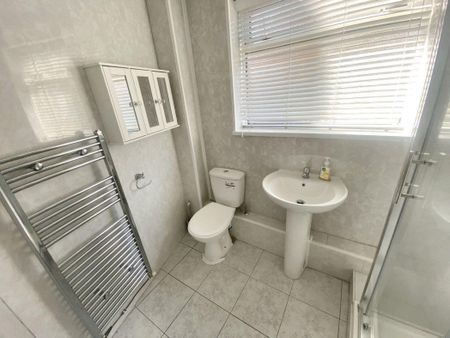 Victoria Road East, Hebburn, Tyne and Wear, NE31 1XG - Photo 2