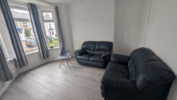 4 bedroom terraced house to rent - Photo 1