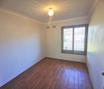 Freshly Updated 3-Bedroom Family Home in Quiet Cul-de-sac – 14 Hale... - Photo 6