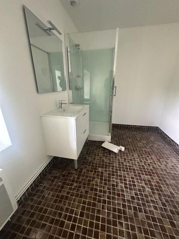 Location Maison 82m² ATHIS VAL DE ROUVRE 61430 - Photo 2