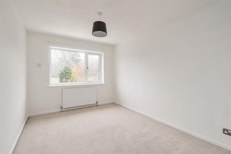 4 bedroom semi-detached house to rent - Photo 4