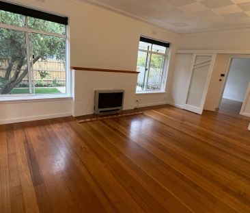 Coastal Comfort & Style: Beautifully Renovated 2-Bedroom Home - Photo 2