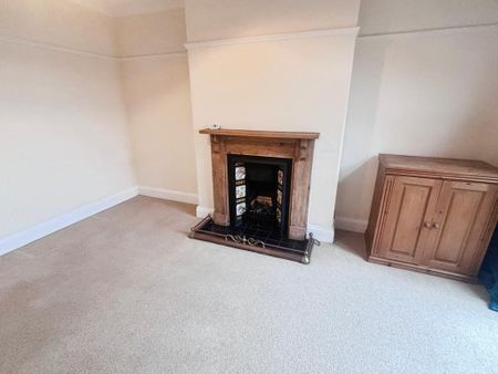 4 bedroom semi-detached house to rent - Photo 2