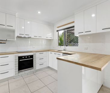 A Hidden Gem - Perfect Location - Sweet family home - Photo 5