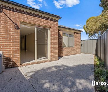 Low-Maintenance Living in the Heart of Cardinia Lakes - Photo 4