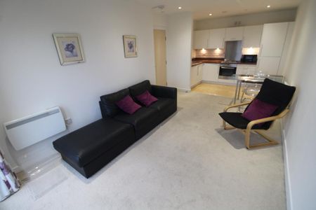 2 bedroom flat to rent - Photo 2