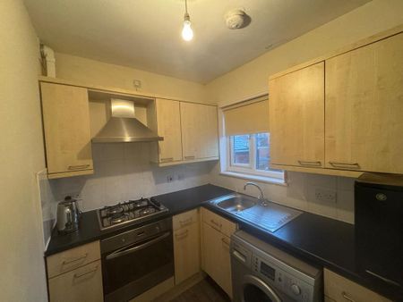 2 bedroom maisonette to rent - Photo 4