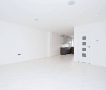 4 bedroom terraced house to rent - Photo 6