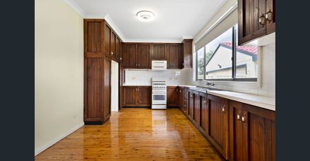 Freshly Painted 3 Bedroom Home With Newly Installed Solar Panels And Battery! - Photo 3