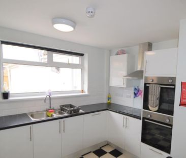 1 bedroom in a house share to rent - Photo 4