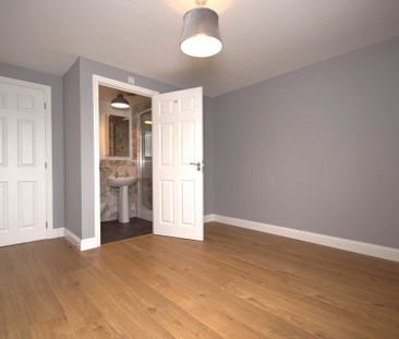 2 bed Flat for rent - Photo 5