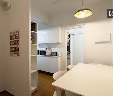 barcelona, Catalonia 08034 - Photo 3