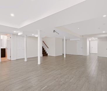 For Lease - 267 Laurentian Avenue, Mississauga, Ontario - Photo 5