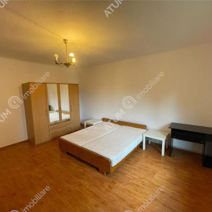 De inchiriat apartament cu 3 camere decomandate si curte comuna situat la etajul 1 al unei case din zona Tiglari Sibiu - Photo 1