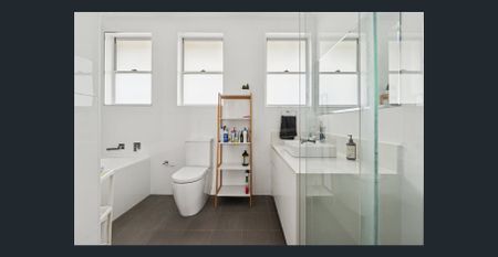 Versatile Coastal Haven Perfect for Large or Multi-Generational Families - ONE WEEKS FREE RENT - Photo 5