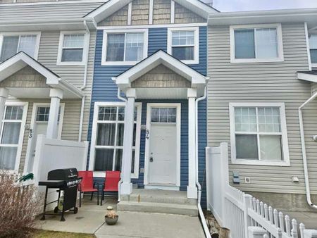 Edmonton Furnished townhouse Rental in Southwest - Townhouse living in Terwillegar! - Photo 4