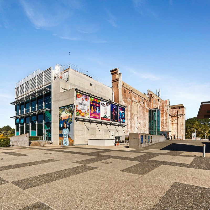Light filled ground floor unit in New Farm, with water included. - Photo 1