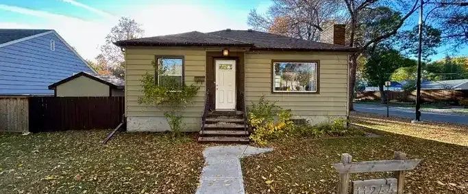 HIGHLANDS BUNGALOW FOR RENT, $1895 MONTHLY (UTILITIES NOT INCLUDED) | 11244 69 Street Northwest, Edmonton - Photo 1