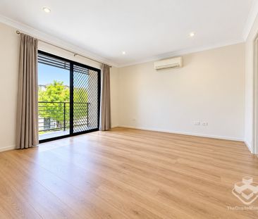 5 BEDROOM TOWNHOUSE IN THE HEART OF CARINDALE - Photo 2