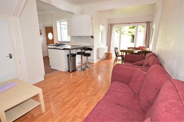 6 bedroom detached house to rent - Photo 1