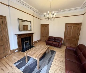 2 bedroom ground floor flat to rent - Photo 2