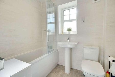 Redwing Gardens, Finberry, TN25 - Photo 3