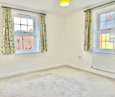 4 bedroom Four Bedroom Detached Property to rent - Photo 6