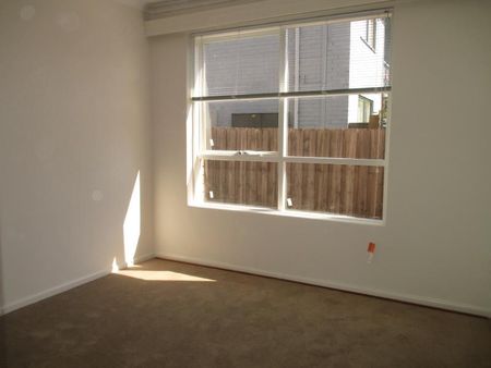 2 / 46 Rosstown Rd, Carnegie - Photo 4