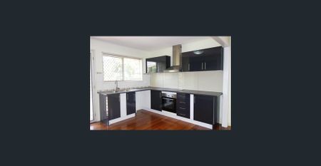 LARGE HOME, AIR CONDITIONED & LOADS OF STORAGE SPACE - Photo 5