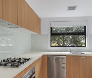 Stylish Two-Bedroom Townhouse - Photo 5