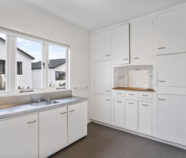 Three bedrooms plus private gardens - Photo 2