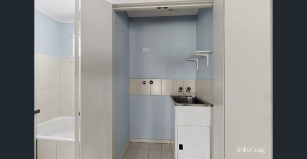 1/212 Pascoe Vale Road, Essendon, Vic 3040 - Photo 1